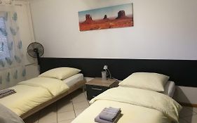 Studio Lora Rm 1221